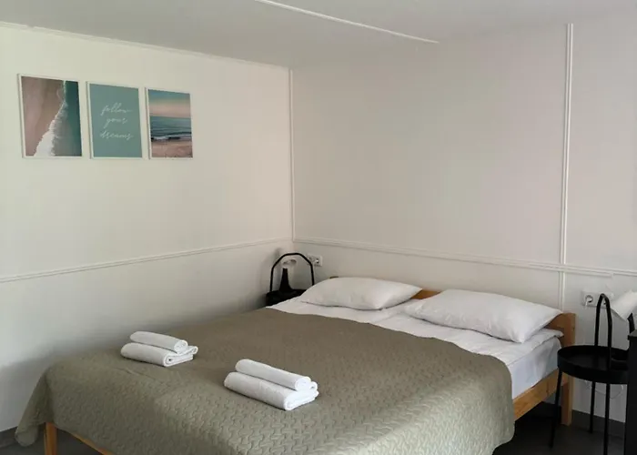 Rock בית הארחה